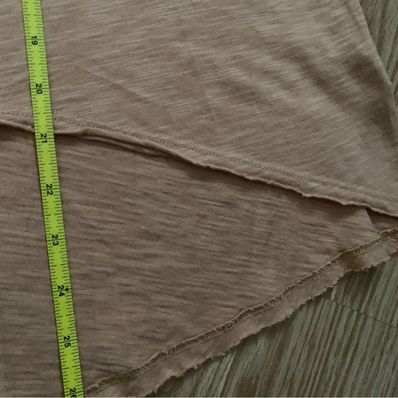 Free People Oversized Beige Peach Color block High Low Crop Top Size XS - Picture 8 of 10